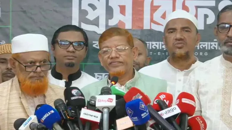 আগামীকালকের মধ্যে সংবিধান সংস্কারের দাবি: রাজপথে নামার হুঁশিয়ারি ১১ দলের