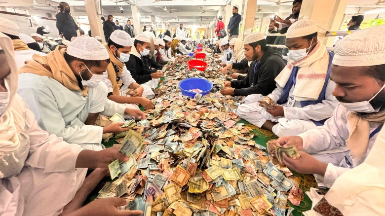 ছয় মাস পর পাগলা মসজিদের সিন্দুকে রেকর্ড ৪৩ বস্তা টাকা, ভাঙতে পারে সব নজির