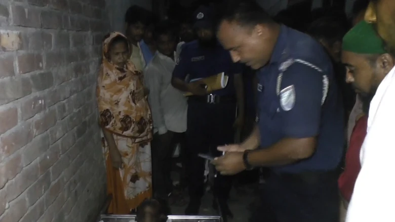 নারায়ণগঞ্জে ‘ছিনতাইকারী’ আখ্যা দিয়ে যুবককে পিটিয়ে হত্যা, এলাকায় চরম উত্তেজনা