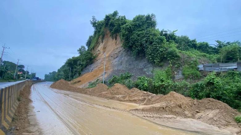 পাহাড় বা ভূমিধস থেকে সুরক্ষায় কোরআন ও হাদিসে বর্ণিত ৩টি দোয়া