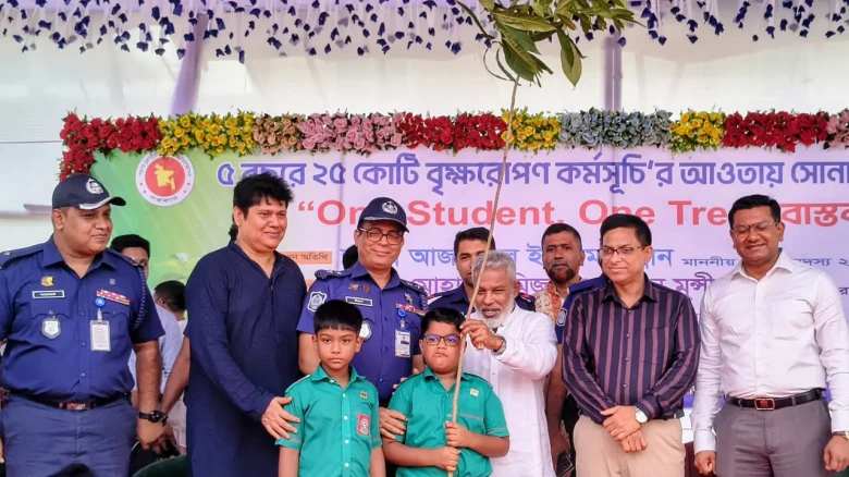 সোনারগাঁয়ে ২ লাখ বৃক্ষরোপণ কর্মসূচির উদ্বোধন: গাছ জীবন ও দেশ বাঁচাবে বললেন এমপি মান্নান